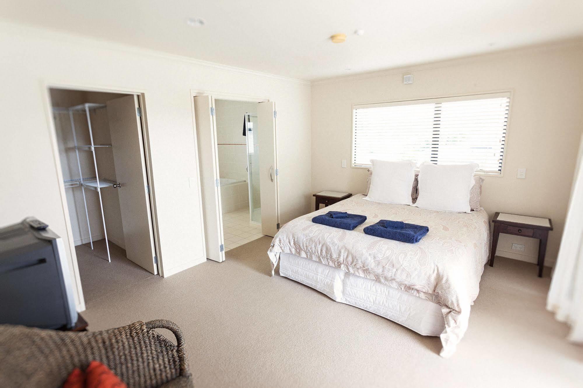 Ocean Breeze Aparthotel Pauanui
